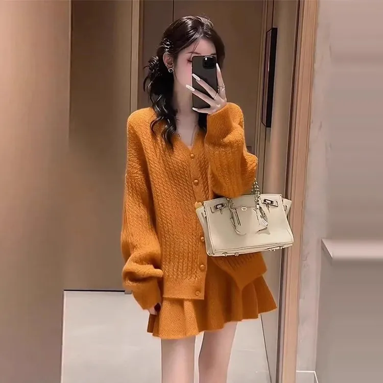 2026新款秋冬小个子橘色毛衣套装女慵懒风穿搭针织上衣短裙两件套