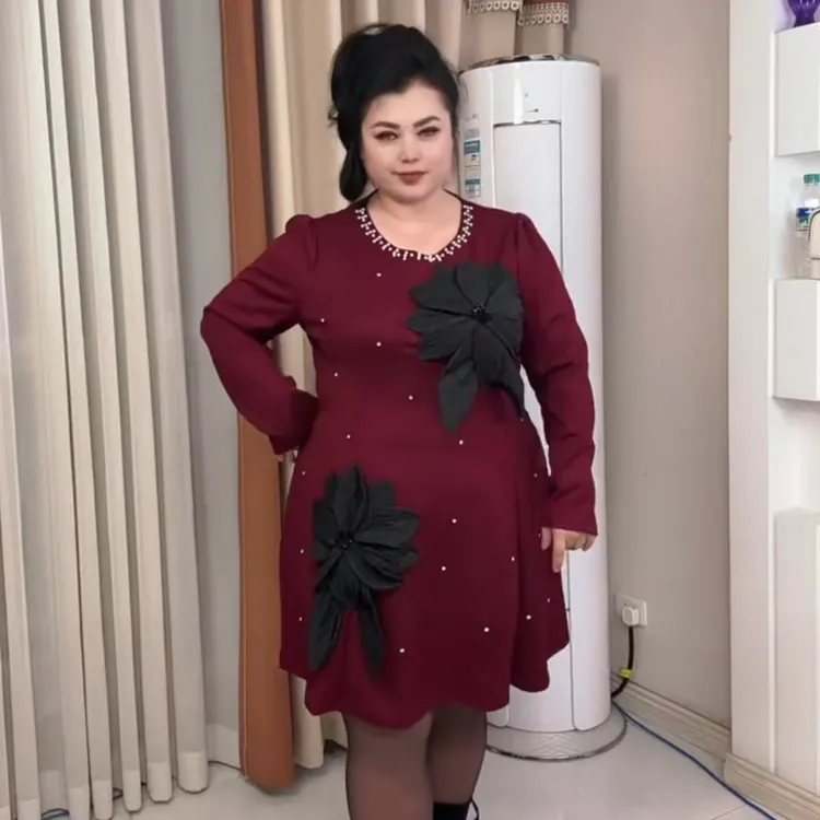 秋冬新款重工花朵镶钻大码显瘦遮肉气质连衣裙