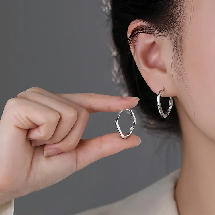 925银耳饰 925银针方形素圈耳环女小众时尚个性光面耳圈简约百搭