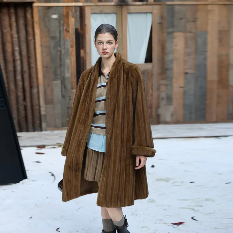 人造皮草 2025秋冬人造皮草年轻款天鹅绒大衣中长款显瘦百搭外套