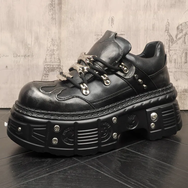 2026春季新款男士厚底松糕休闲板鞋圆头复古百搭时尚潮流工装皮鞋