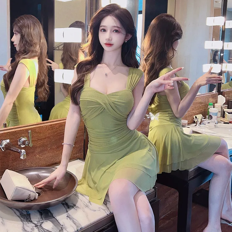 纯欲辣妹性感网纱低胸包臀背心裙军绿色荷叶边露背吊带连衣裙夏季