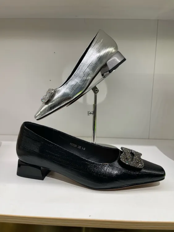 低跟真皮新款女鞋