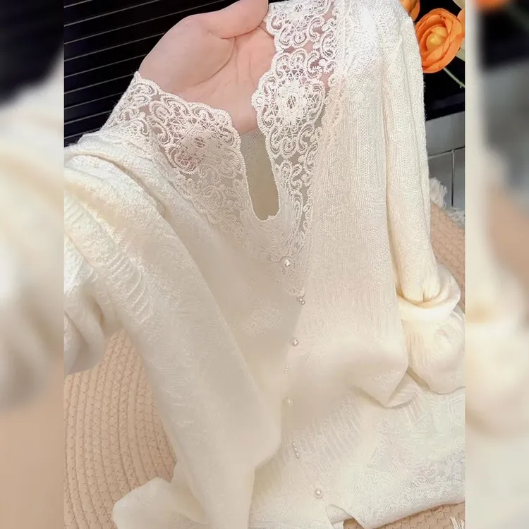 温柔绝美蕾丝钉珠设计长袖针织衫女大码秋季新款洋气百搭轻奢小衫