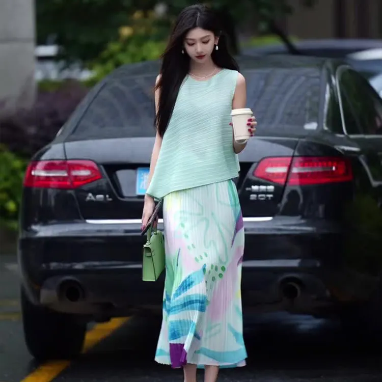 三宅2025年夏季气质甜美套装女纯色斜摆舒适背心上衣无袖碎花显瘦