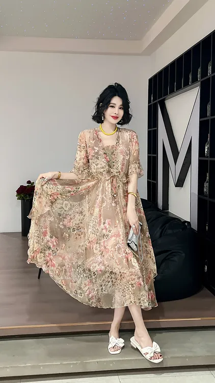 2025轻奢韩版碎花气质时尚夏季高腰宽松显瘦丝料碎花洋气长裙