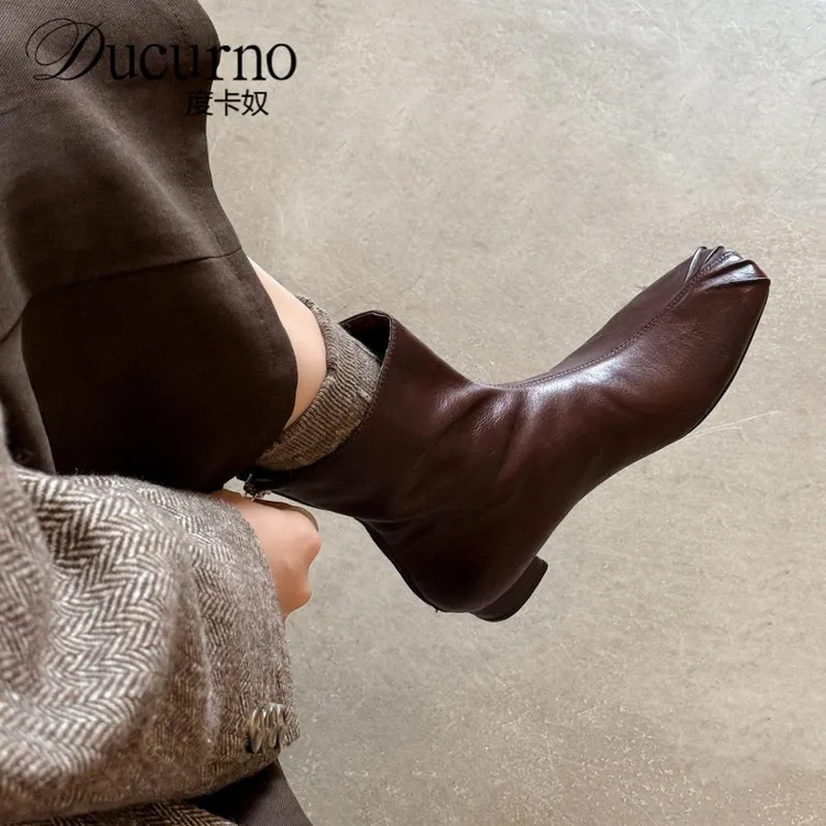 度卡奴小众设计师款气质显瘦百搭真皮通勤时尚ins百搭短靴子女