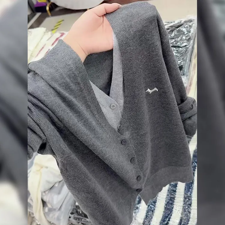大码女装秋季新款韩系气质百搭假两件针织开衫女圆领长袖显瘦毛衣