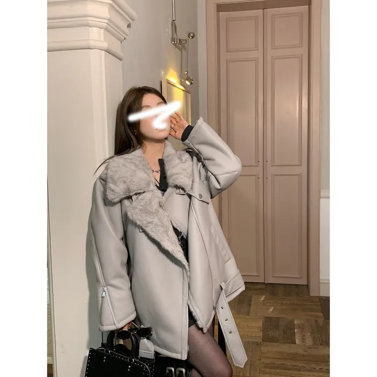 原创 抗风保暖大翻领机车外套皮毛一体夹克大衣女韩版秋冬季宽松