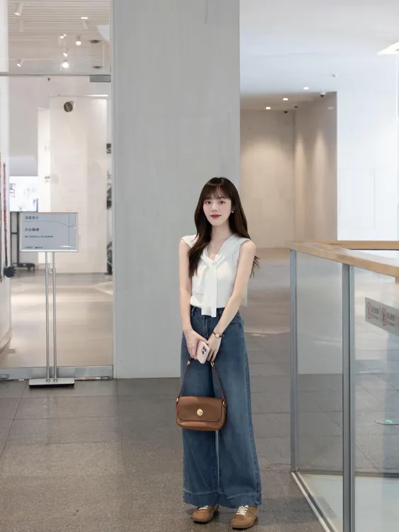 知性风衣服2025新款夏季小众气质短袖上衣女士新款直筒阔腿牛仔裤