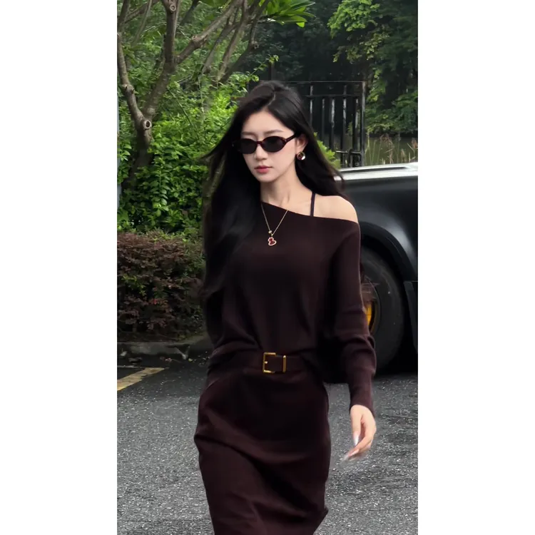 法式轻熟风早秋斜肩针织衫长袖上衣女搭配高腰修身显瘦半身裙套装商品图