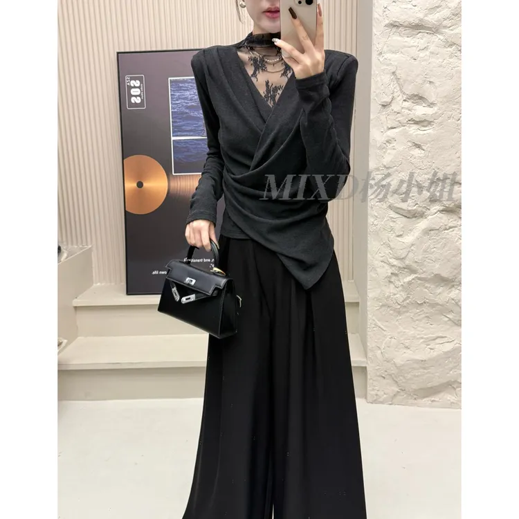 【斐丽轩】2025秋冬法式V领不规则半高领蕾丝磨毛打底上衣