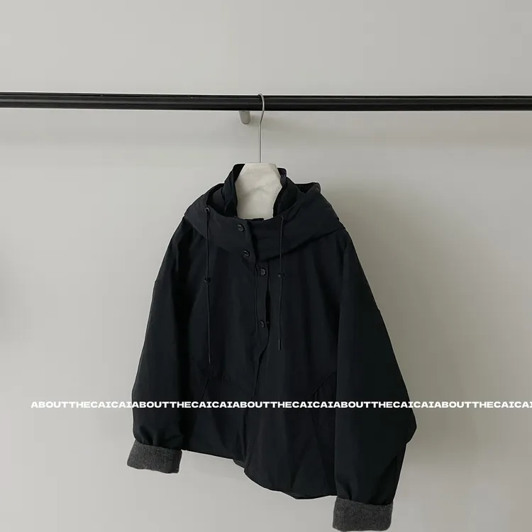 CAICAI/90白鸭绒可拆卸连帽冲锋衣羽绒服女冬季韩系简约休闲上衣