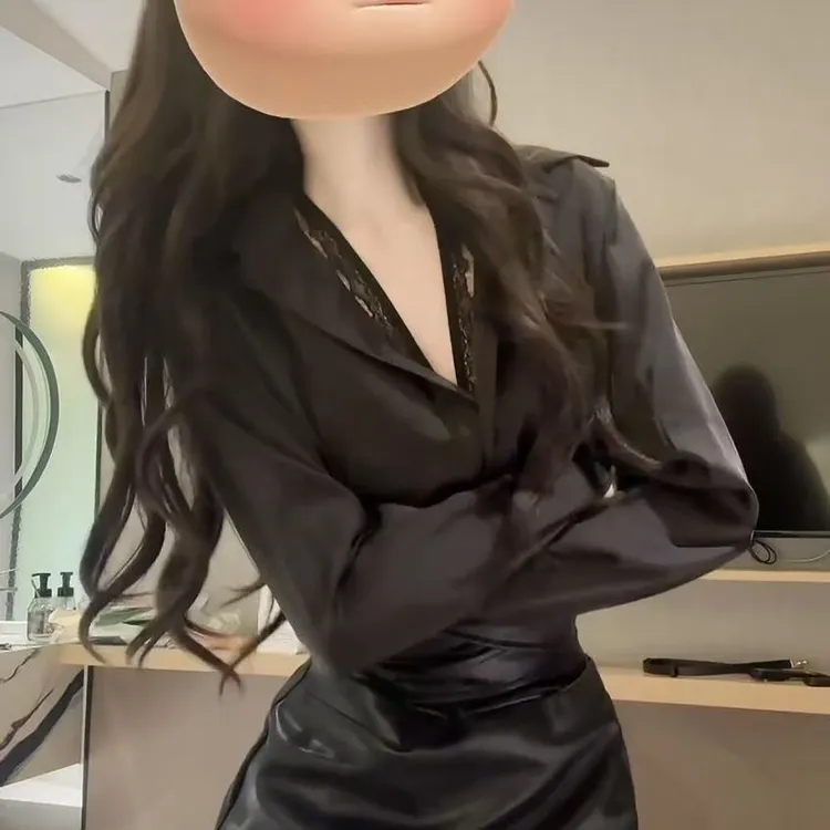 大码胖MM高级感纯欲套装气质翻领长袖衬衫女春秋收腰pu皮裙两件套