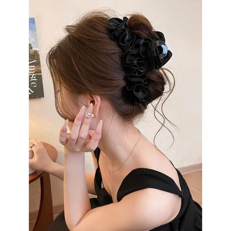 高端缎面褶皱抓夹女高级感2025新款鲨鱼夹发夹后脑勺盘发夹子发饰