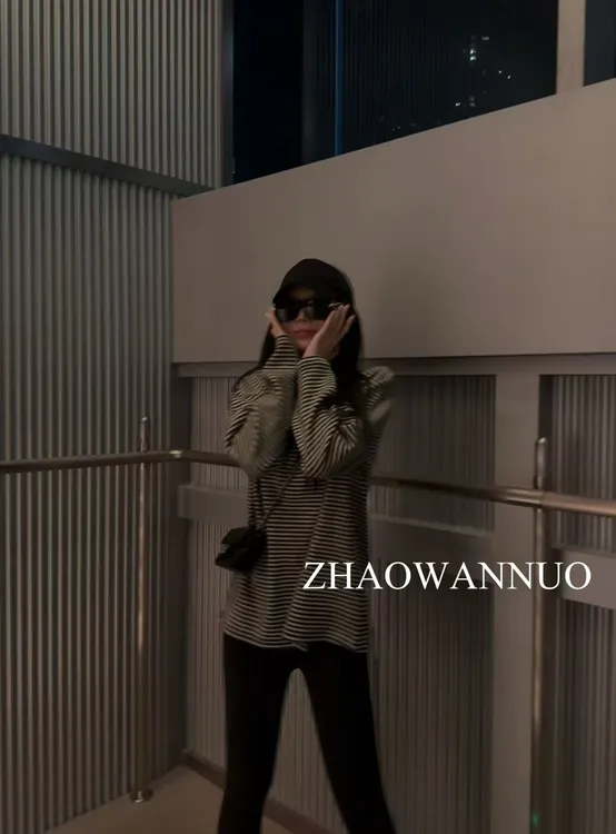 ZHAO WANNUO 丨秋冬撞色黑白条纹加厚长袖落肩上衣WN0041
