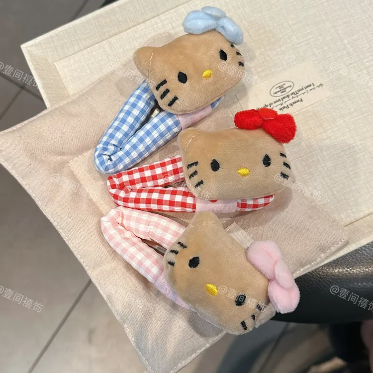 凯蒂猫毛绒格子掰掰夹可爱卡通风少女心发夹BB夹百搭甜美发饰边夹