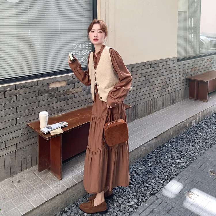 轻熟风气质温柔系穿搭女2025新款法式巨好看马甲叠穿连衣裙两件套
