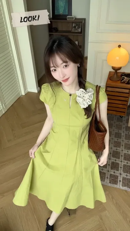 法式复古一粒扣圆领收腰连衣裙女夏季2025新款气质温柔风显瘦长裙