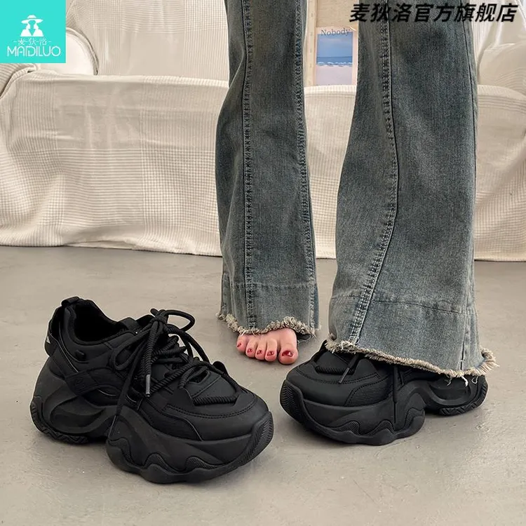 显脚小厚底松糕老爹鞋女春秋炸街2025新款爆款增高黑色休闲运动鞋