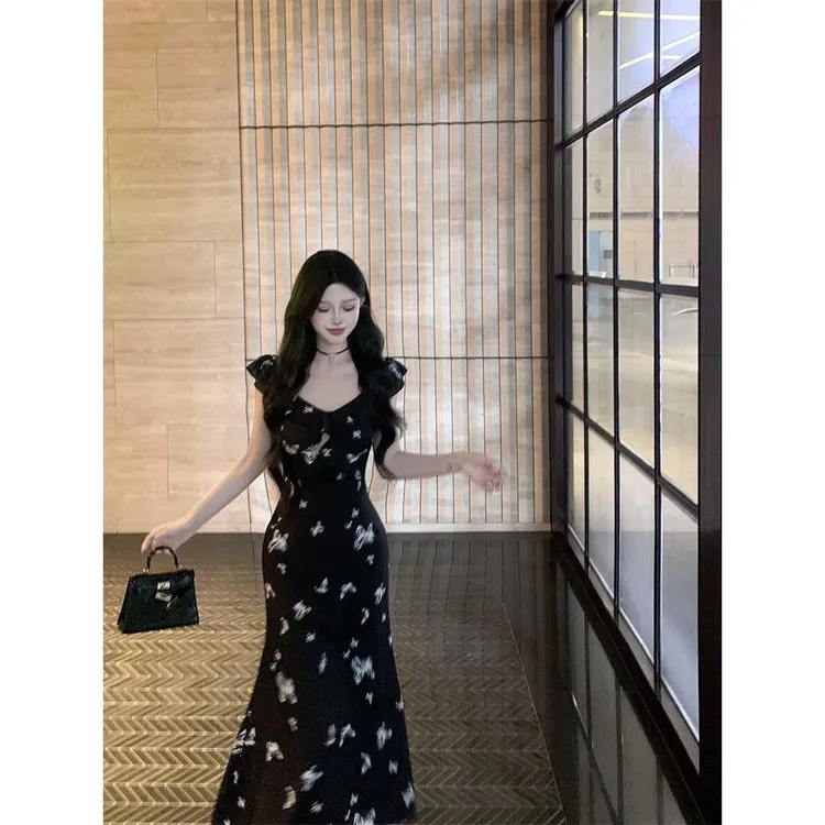 方领飞飞袖连衣裙女装夏季黑色蝴蝶印花收腰裙子气质包臀鱼尾长裙