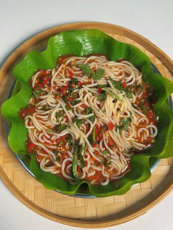 巴两两酸辣米线酸辣爽口地道德宏傣家味道