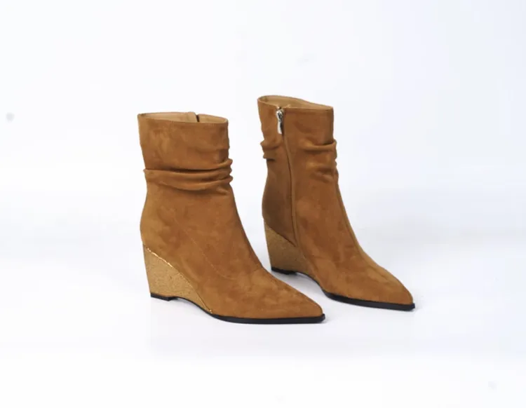 秋冬新款坡跟水钻高跟鞋尖头侧拉链短靴尖头绒面靴时尚方头女靴