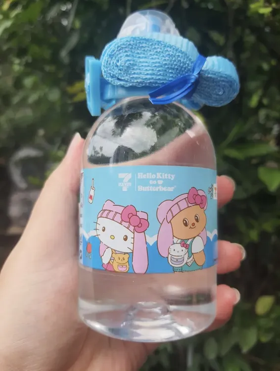 泰国711限定hellokittyx Butterbear黄油小熊吸嘴挂脖饮用水300ml