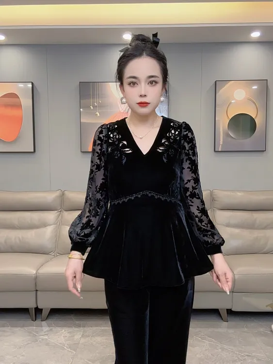 2025早秋新款烧花拼接镂空V领设计长袖带摆衫1203