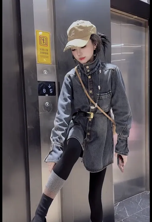 港风复古牛仔风立领设计秋冬季外套女收腰显瘦通勤高级感百搭衬衣