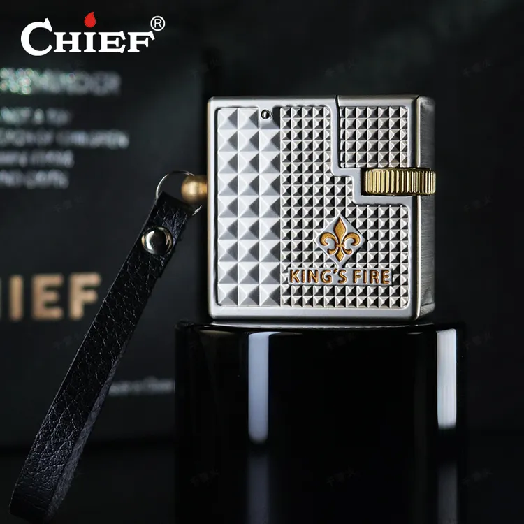 创新巴黎钉设计迷你方砖煤油打火机小巧精致网红高颜值款侧滑轮男
