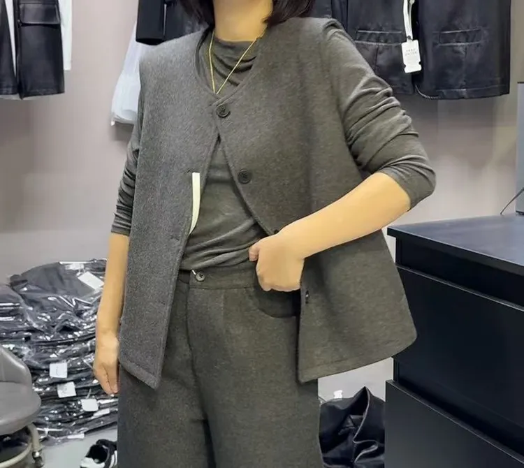 8826秋冬毛尼马甲