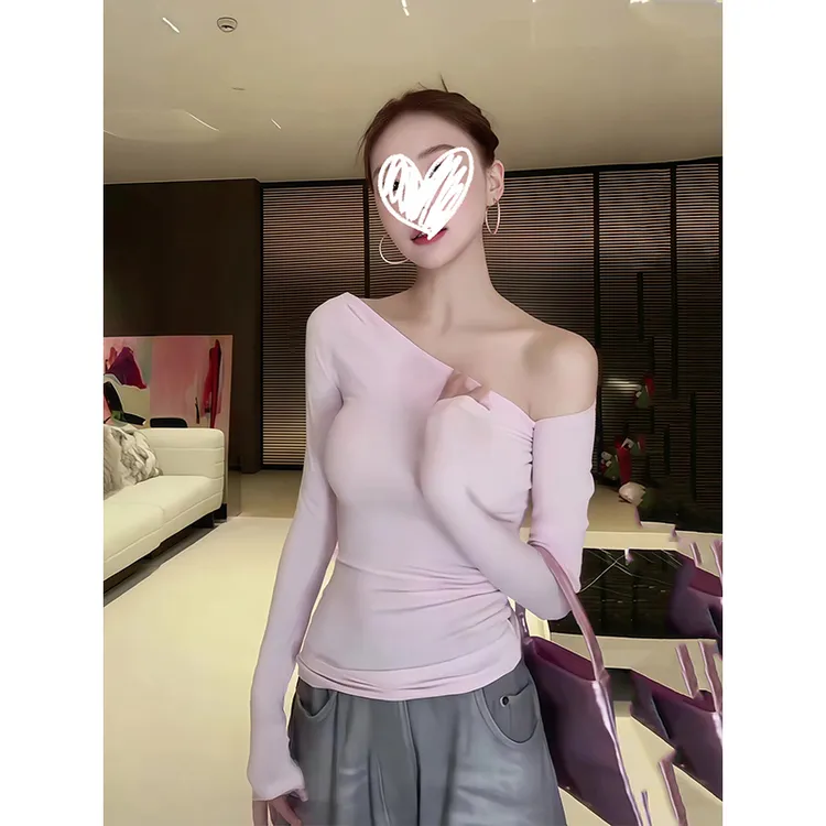 纯欲性感露肩斜肩长袖T恤女2025早秋新款高级感修身显瘦褶皱上衣
