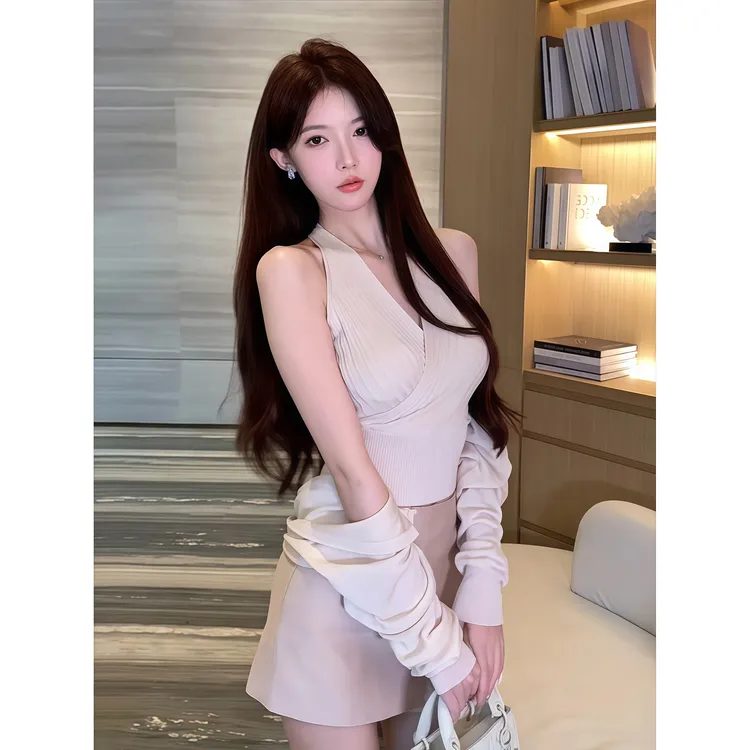 性感时尚针织开衫弹力挂脖背心上衣女秋季新款高腰半身短裙子套装