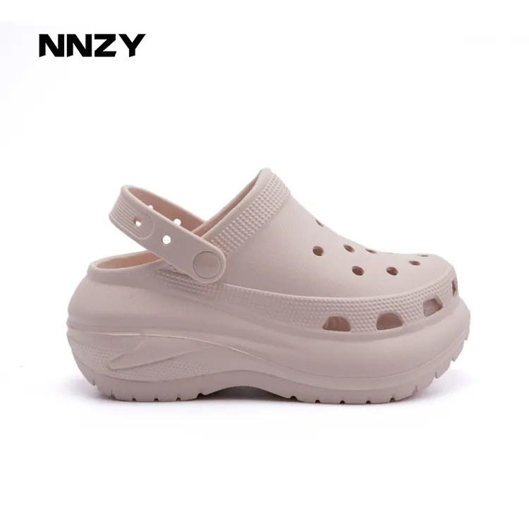 光轮洞洞鞋女款厚底夏季2025新款防滑增高明星同款海边沙滩凉拖女