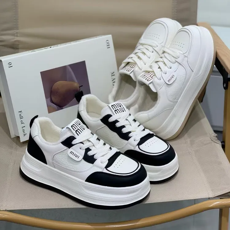 真皮厚底轻便小白鞋女2025冬季新款加绒保暖运动休闲百搭圆头板鞋