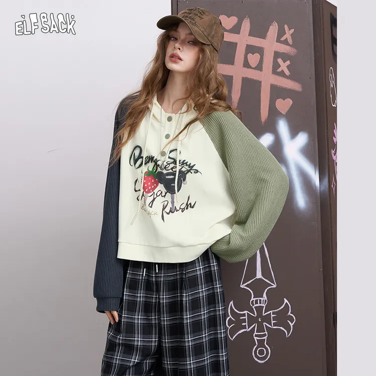 妖精的口袋撞色插肩草莓印花圆领卫衣女2025年新款小个子短款上衣
