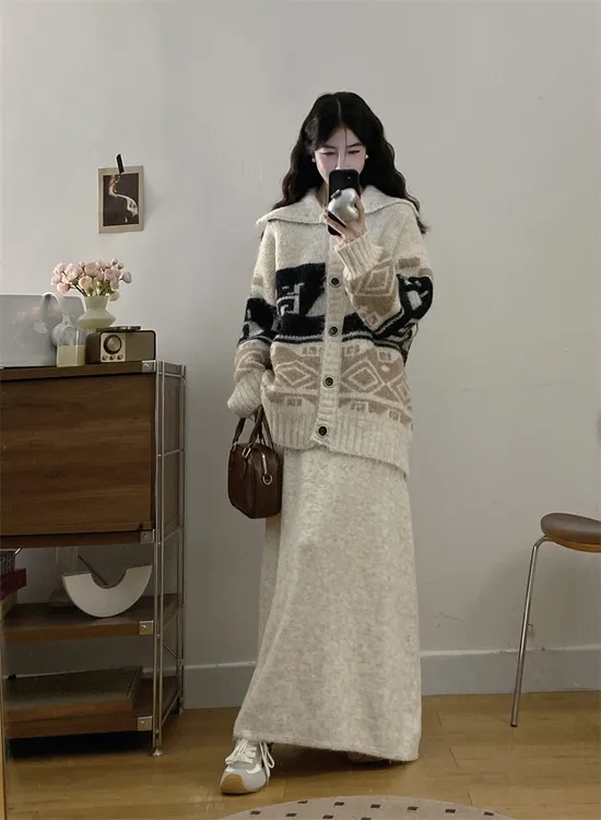 大码女装秋季新款胖MM慵懒风提花撞色高领针织衫毛衣半身裙两件套