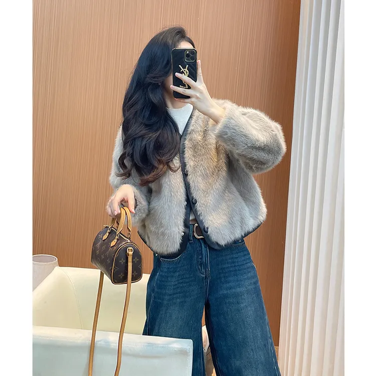 皮毛一体女短款2025新款今年流行爆款加厚拼皮超火冬季毛毛外套潮