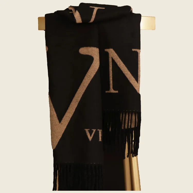 Love is long2025新款欧美字母时尚百搭加厚保暖秋冬双面围巾女