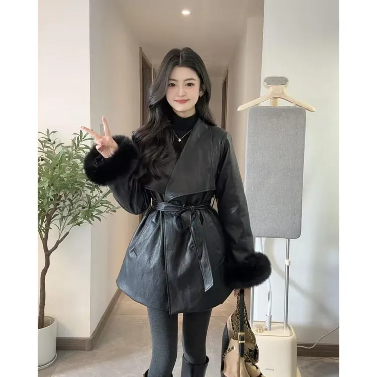 时尚气质羽绒皮衣女2025冬季新款中长款袖口狐狸毛外套