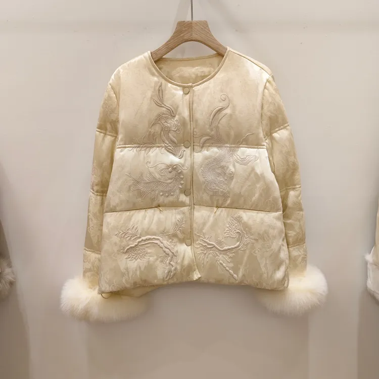 新中式人丝提花圆领白鸭绒羽绒服女2025新款可拆卸狐狸毛长袖外套
