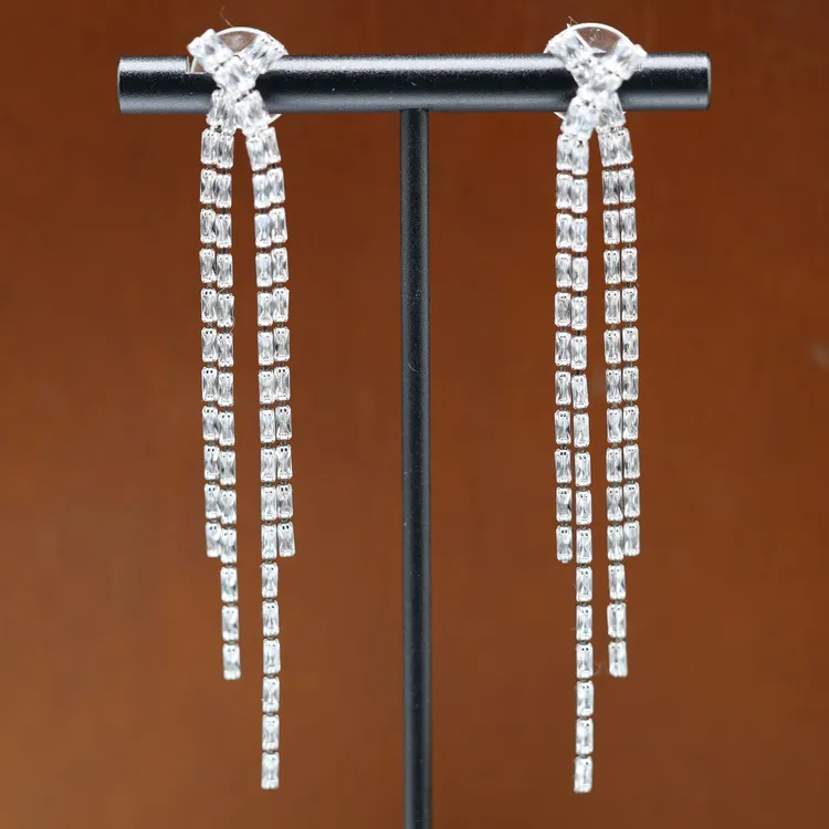 酪黎 铜合金合成锆石耳饰 X镶钻长款流苏耳环方圆脸显瘦简约耳坠