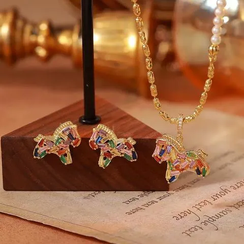 铜合金锆石吊坠 七彩锆钻小马珍珠项链女高级感时尚轻奢拼接项链