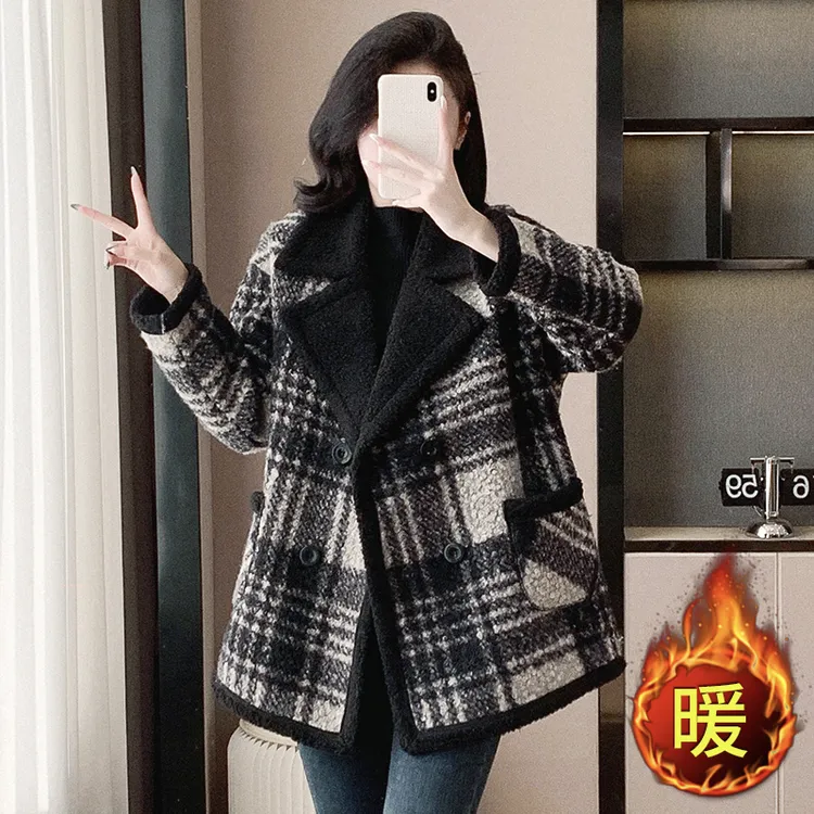 加厚加绒毛呢外套女2025冬季新款时尚胖女孩宽松保暖休闲格子大衣