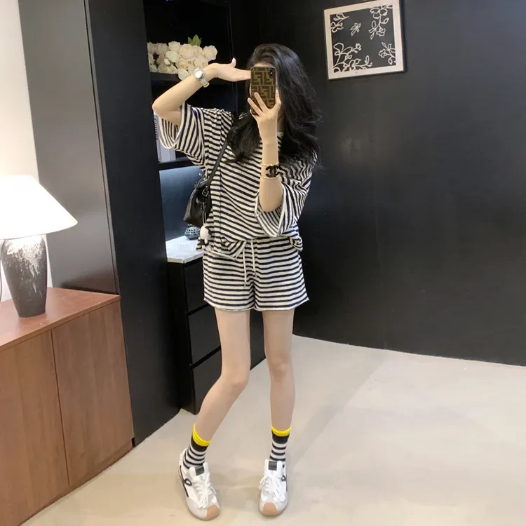 网红洋气条纹休闲运动套装女夏季短袖撞色显瘦上衣短裤韩系减龄潮