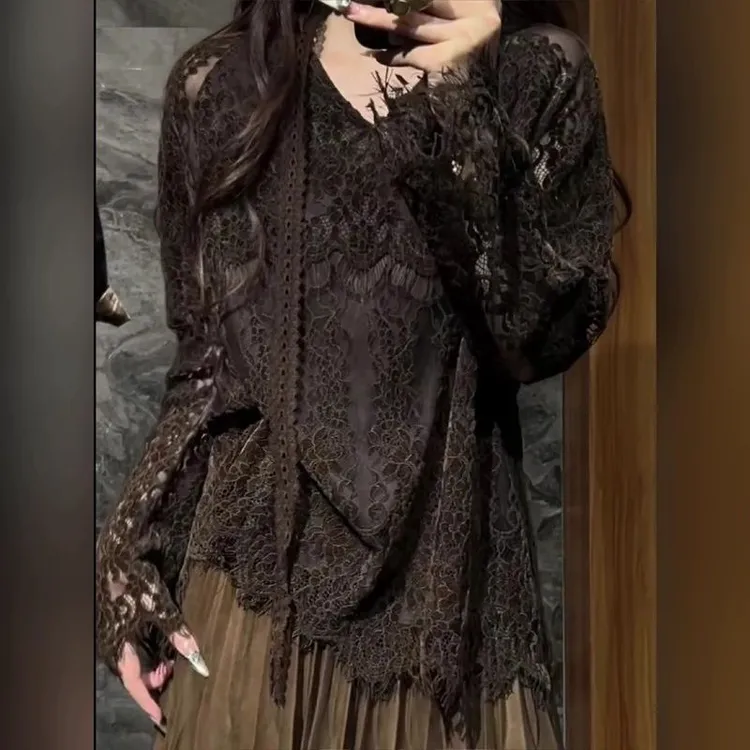 韩版复古风时髦高端设计感咖色镂空蕾丝长袖秋季漂亮宽松洋气上衣