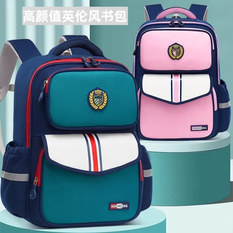 开学新款新款小学生书包英伦风轻便减负大容量耐磨双肩包1-6年级