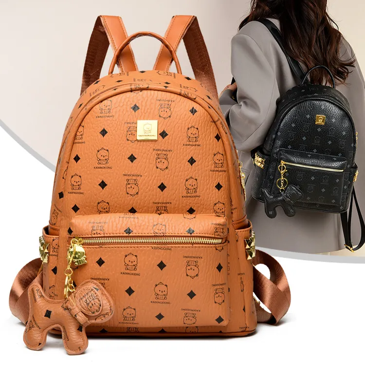 小熊背包女双肩包2025新款包包大容量通勤超火百搭小背包轻便旅游