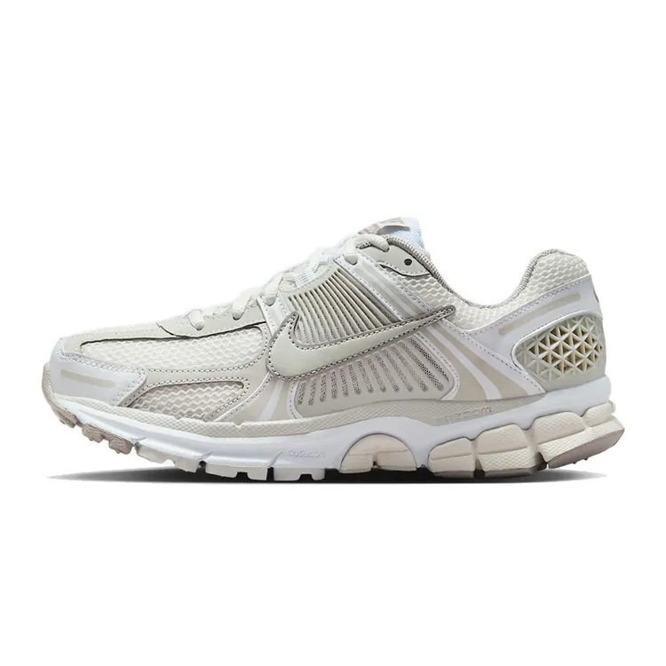 【商城】【流光风Nike耐克女鞋ZOOM VOMERO 5运动鞋跑步鞋FJ2028-107
